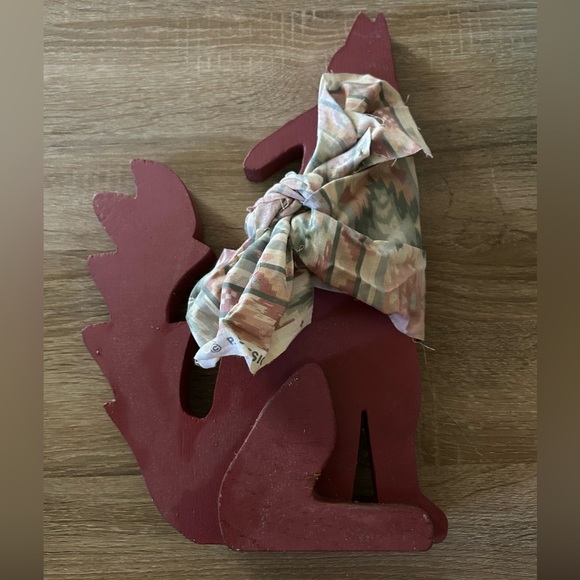 Handmade Wooden Howling Coyote Southwest Decor Red Burgundy Rustic - Picture 4 of 5
